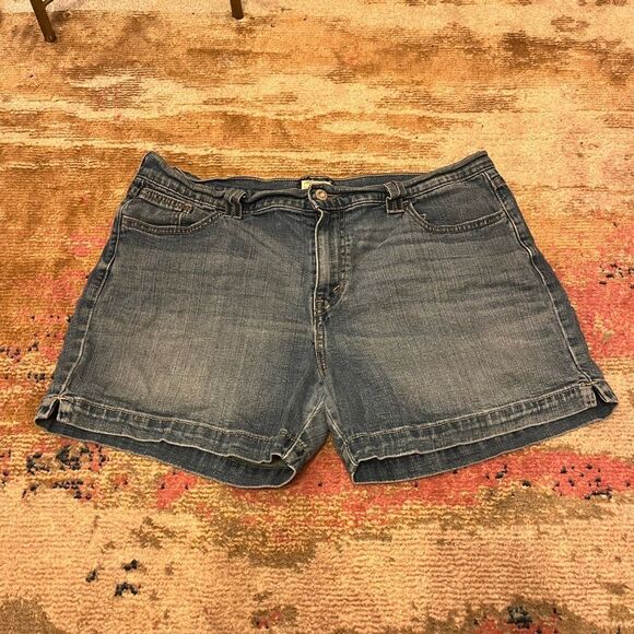 Vintage Levi’s denim shorts - Picture 1 of 5